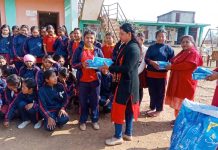 जन्मदिनमा छात्रालाई प्याड र औषधी