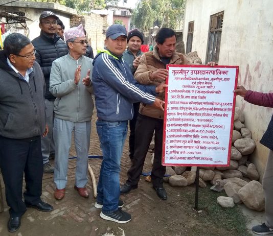 नालालाई सडक बनाउँदै तुलसीपुर वडा नं. ५