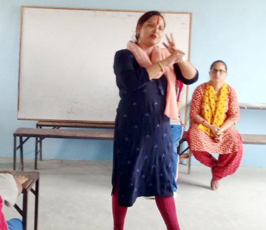 किशोरीलाई महिनावारी अभिमुखीकरण