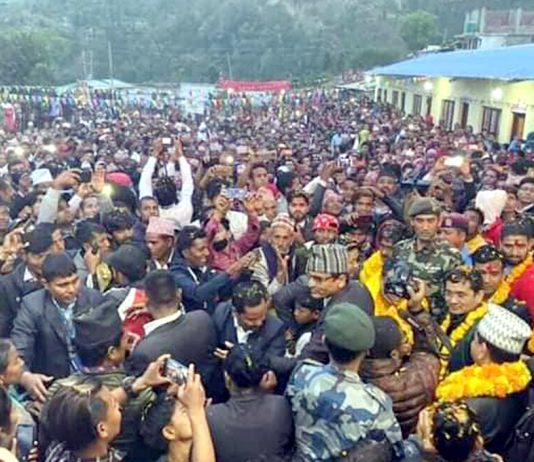 बिजुली पुगेपछि उज्यालोमा रमाए दर्मालीहरु