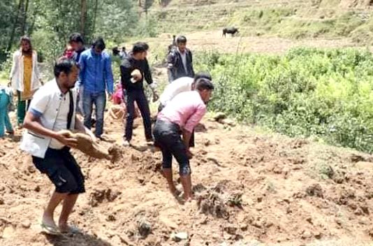 सार्वजनिक बाँझो जग्गा खेतीयोग्य बनाउँदै दार्मा गाउँपालिका