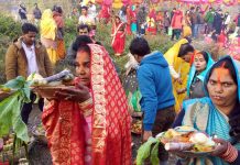 उदाउँदो सूर्यलाई अर्घ्य दिँदै सकियो छठ