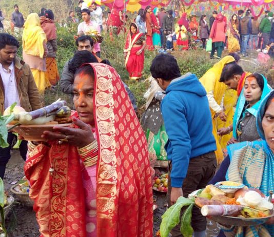 उदाउँदो सूर्यलाई अर्घ्य दिँदै सकियो छठ