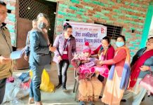 जेष्ठ नागरिकको घरदैलोमै न्यानो कपडा