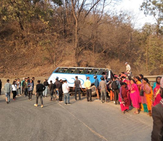 दाङको मसोटमा बस दुर्घटना : दुईजनाको मृत्यु