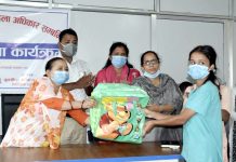 हिंसापीडित महिलाहरुलाई स्वास्थ्य सामग्री वितरण