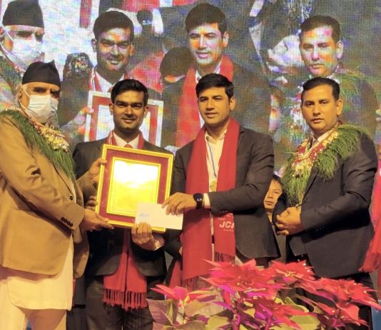 पत्रकार केसी उत्कृष्ट युवा पुरस्कारबाट सम्मानित