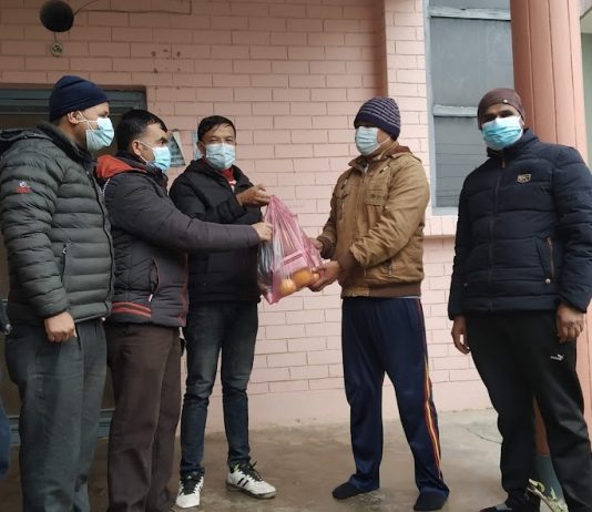 सङ्क्रमित सदस्यको घरदैलोमा प्रेस चौतारी
