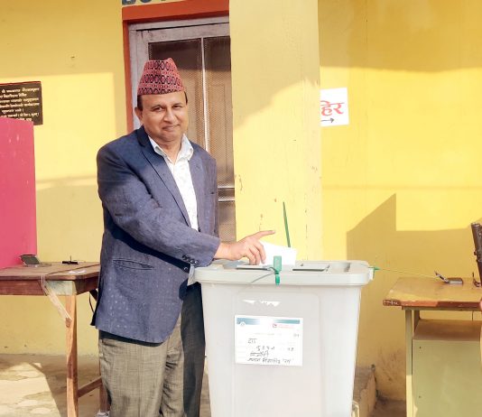 एमाले महासचिव शंकर पोखरेलले गरे मतदान