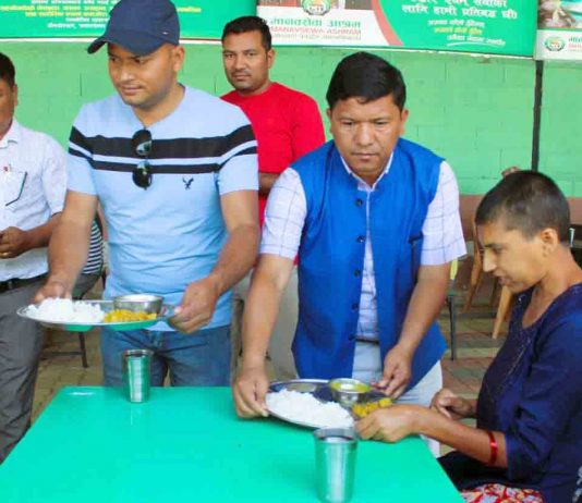 मानव सेवा आश्रममा युवा संघद्धारा खाद्यान्न वितरण