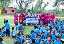 जन्मदिनमा विद्यार्थीलाई शैक्षिक सामग्री