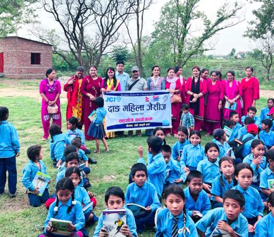 जन्मदिनमा विद्यार्थीलाई शैक्षिक सामग्री