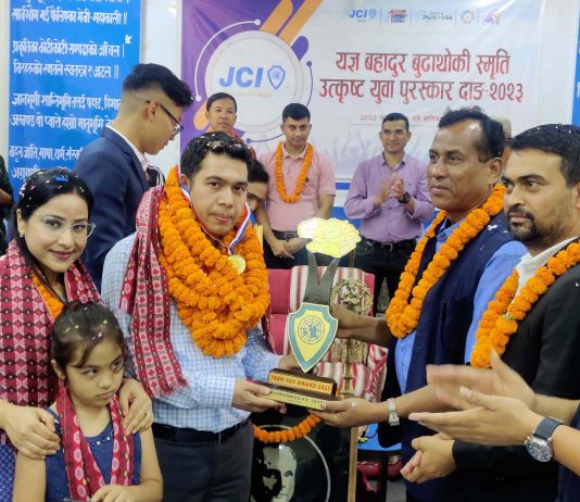 यज्ञबहादुर बुढाथोकी स्मृति उत्कृष्ट युवा पुरस्कार डा. बस्नेतलाई