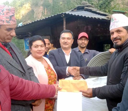 जाजरकोट र रुकुम पश्चिमका भूकम्प पीडितलाई एमाले दाङको राहत