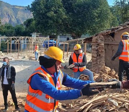भुकम्पप्रभावित क्षेत्रमा एमाले : दाङले थाल्यो अस्थायी विद्यालय निर्माण
