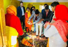 मुख्यमन्त्री आचार्यद्वारा पाण्डवेश्वर धाममा पूजा अर्चना