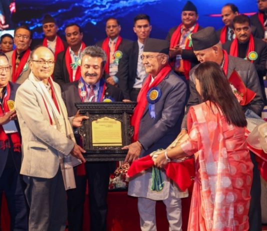 ढुक्क भएर लगानी गर्न निजी विद्यालयलाई प्रधानमन्त्रीकाे आग्रह