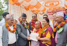दाङमा २३ भूमिहीन सुकुम्बासीलाई लालपुर्जा वितरण