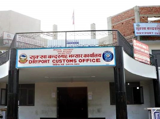 वीरगञ्ज भन्सार नाकाबाट ११ महिनामा १ खर्ब ७४ अर्ब बराबरको पेट्रोलियम पदार्थ आयात