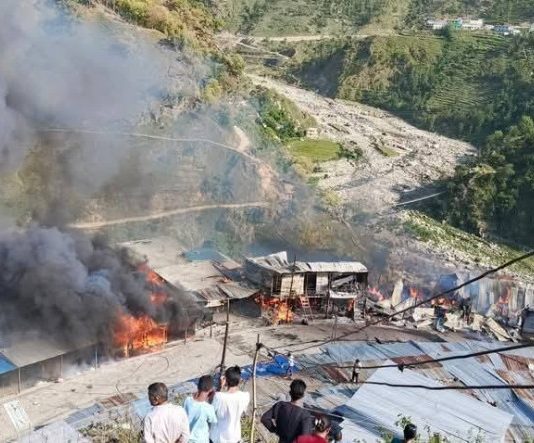 बाजुराको बाम्का बजारमा भीषण आगलागी, दर्जनभन्दा बढी पसल जले