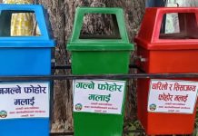 लमही नगरपालिकाले बजारका विभिन्न स्थानमा डस्टबिन स्थापना