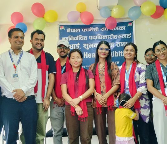 फार्मेसी संघका नवनिर्वाचित पदाधिकारीलाई मेट्रोका विद्यार्थीले गरे स्वागत सम्मान