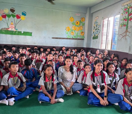 विद्यार्थीलाई उत्प्रेरित गर्दै मुक्त कम्लहरी उर्मिला