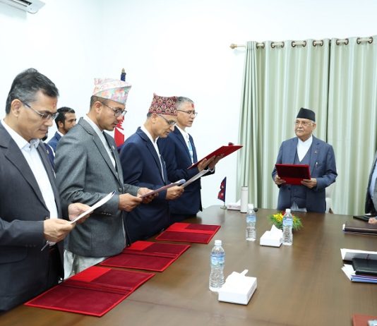चार वटा स्वास्थ्य विज्ञान प्रतिष्ठानका उपकुलपतिले शपथ लिए
