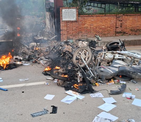 आन्दोलनको आगो : दाङमा ६० भन्दा बढी सवारी साधन जले