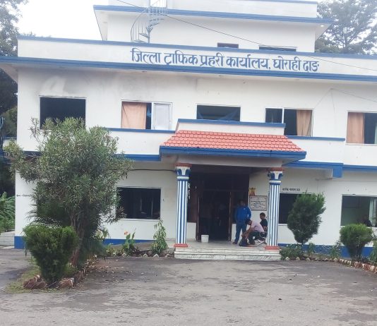 अटो व्यवसायीद्वारा दाङ ट्राफिक प्रहरी कार्यालयमा रङरोगन सुरु