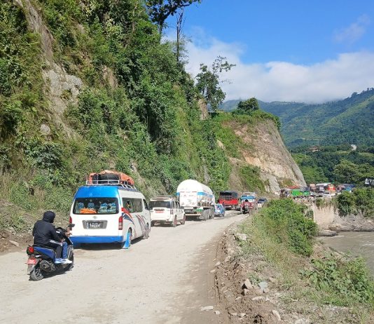 मुख्य सडकहरूमा निर्वाध रूपमा गाडी सञ्चालन