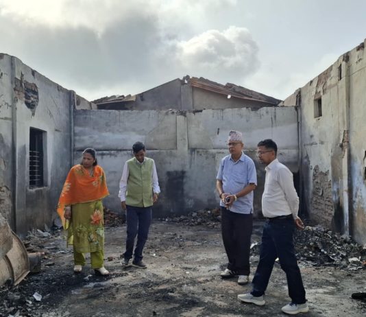 दाङमा ‘जेन–जी’ आन्दोलनपछि क्षति पुगेको कार्यालयमा मन्त्री चौधरीको स्थलगत अनुगमन