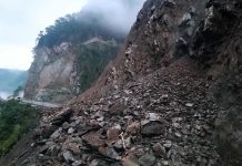ढुङ्गा खस्ने क्रम नरोकिएपछि मुग्लिन–नारायणगढ सडक खुलाउन समस्या