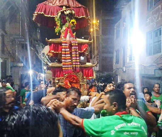 भक्तपुरको मध्यपुरथिमिमा आज जिब्रो छेड्ने जात्रा, नगर परिक्रमा गरिँदै
