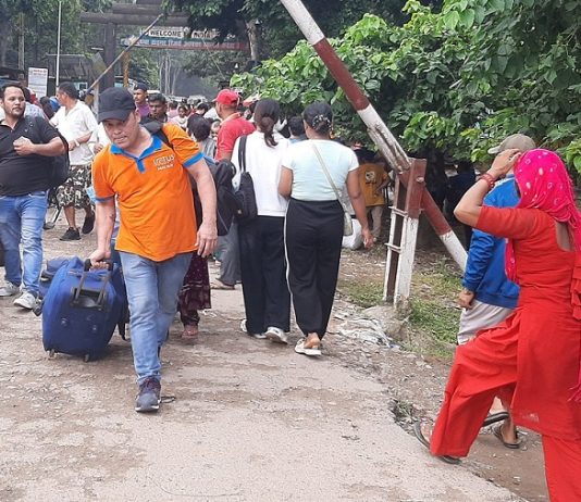 चाडपर्व नजिकिएसँगै भारत गएका नेपाली घर फर्कँदै