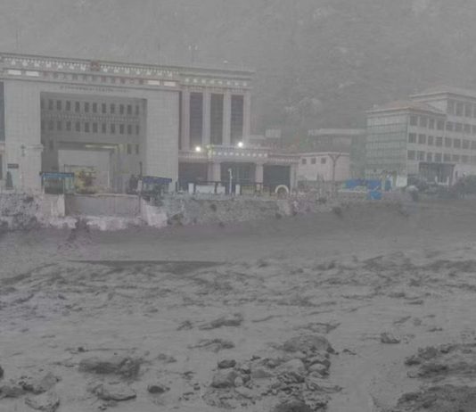 तातोपानी र केरुङ नाका बन्द हुँदा सीमापारि रोकिए दशैँका सामान