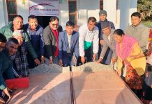 प्याब्सन घाेराहीद्वारा जेष्ठ नागरिकलाई बेड हस्तान्तरण