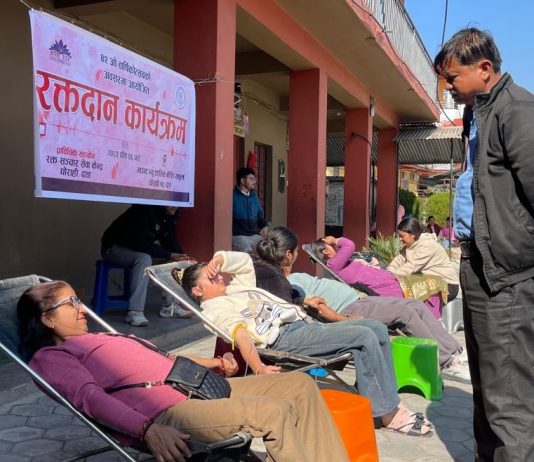 माउन्ट भ्यूमा आँखा शिविर र रक्तदान कार्यक्रम : ९ सयले लिए सेवा, ४९ जनाले गरे रक्तदान