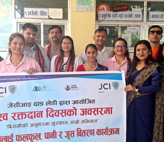 महिला जेसिजद्वारा बिरामीलाई फलफुल