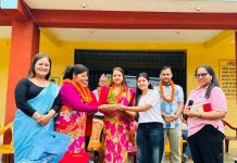 महिला जेसीजद्वारा शैक्षिक सामग्री हस्तान्तरण