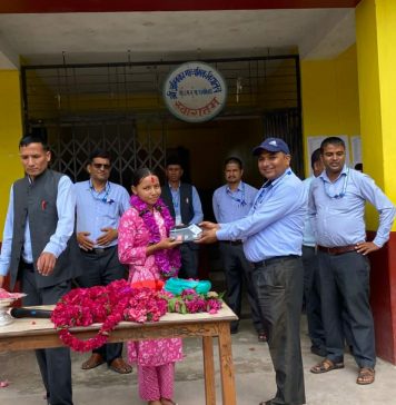 अम्बिका माविबाट १२ पास गर्ने विद्यार्थीलाई सम्मान