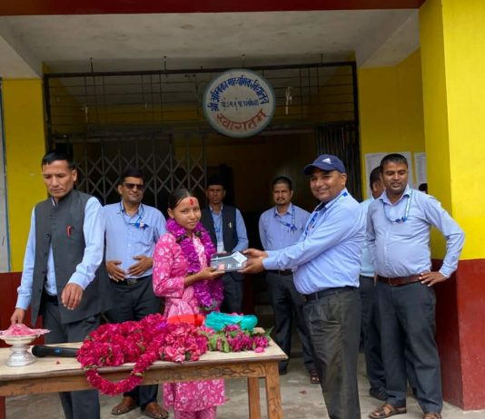 अम्बिका माविबाट १२ पास गर्ने विद्यार्थीलाई सम्मान