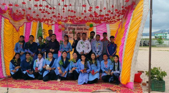 गुरु पूर्णिमामा गुरुहरुलाई बिरुवा उपहार