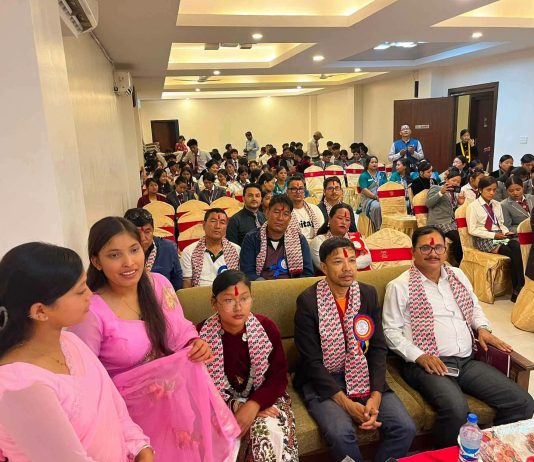 ज्ञानज्योति एजुकेसनल एकेडेमीद्वारा कक्षा ११ का विद्यार्थीलाई स्वागत