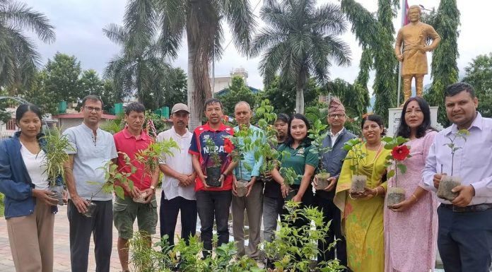 लखन पार्कमा पराग सेचनमैत्री फूल तथा वनस्पति रोपन