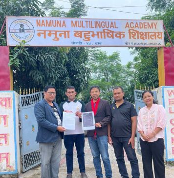 बाढीपीडितको राहतका लागि नमुना बहुभाषिक शिक्षालयद्वारा ३५ हजार ५५५ रुपैयाँ सहयोग