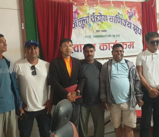 दाङमा मनकामना ग्यासको कोटा घट्दा उपभोक्ता समस्यामा, समाधानका लागि बिक्रेतासँग प्रियासनकाे छलफल