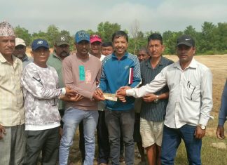 त्रिवेणी टोल विकास संस्थाले खेल मैदान निर्माण गर्दै
