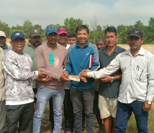 त्रिवेणी टोल विकास संस्थाले खेल मैदान निर्माण गर्दै