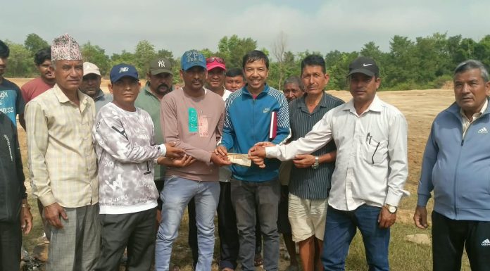 त्रिवेणी टोल विकास संस्थाले खेल मैदान निर्माण गर्दै